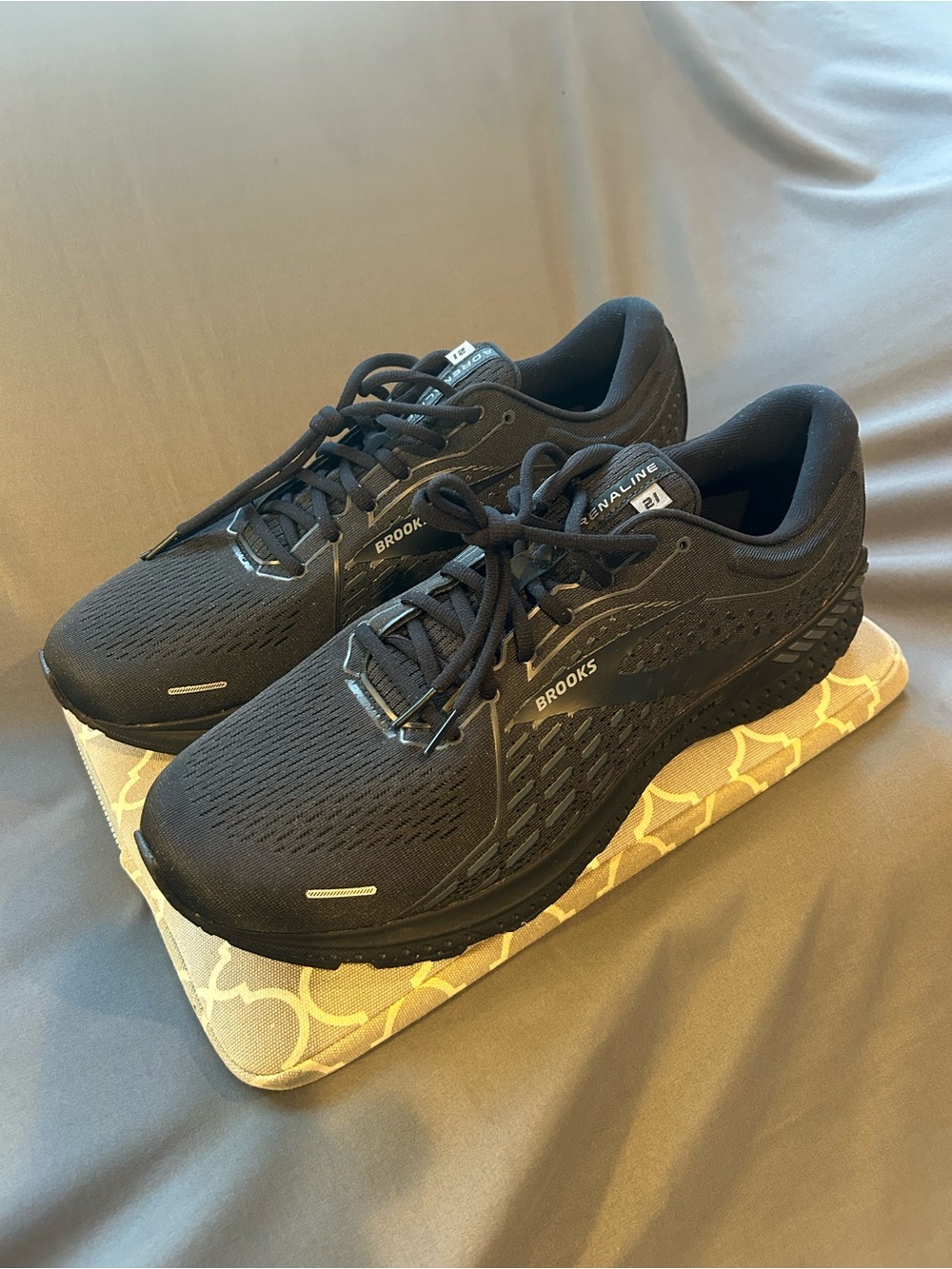 Brooks Black Mesh Lace-Up Running Sneakers (BRAND NEW / NEVER WORN) - Picture 2 of 16